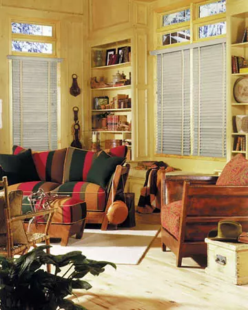 Distressed Antique White Varnished Real Oak Wooden Blinds